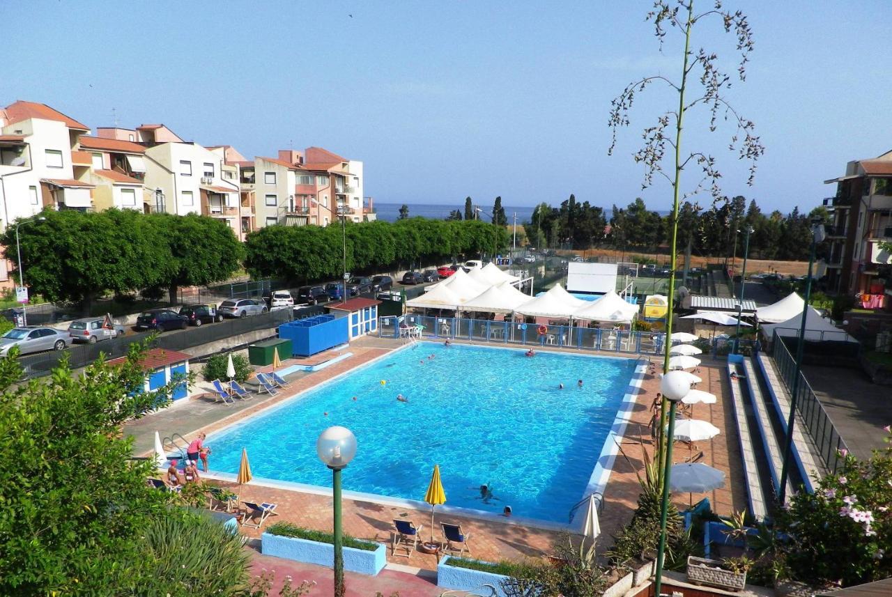 Pietre Nere Aparthotel Giardini Naxos Ngoại thất bức ảnh
