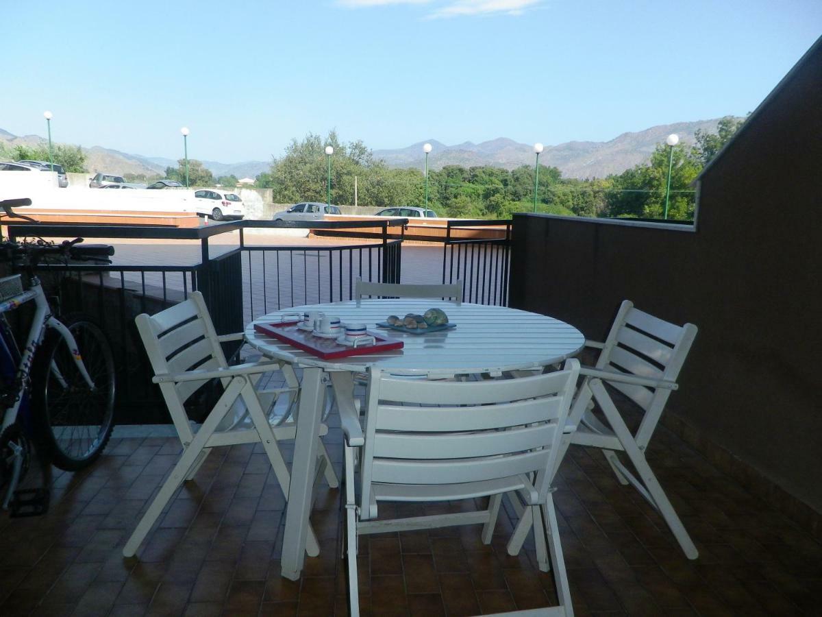 Pietre Nere Aparthotel Giardini Naxos Ngoại thất bức ảnh