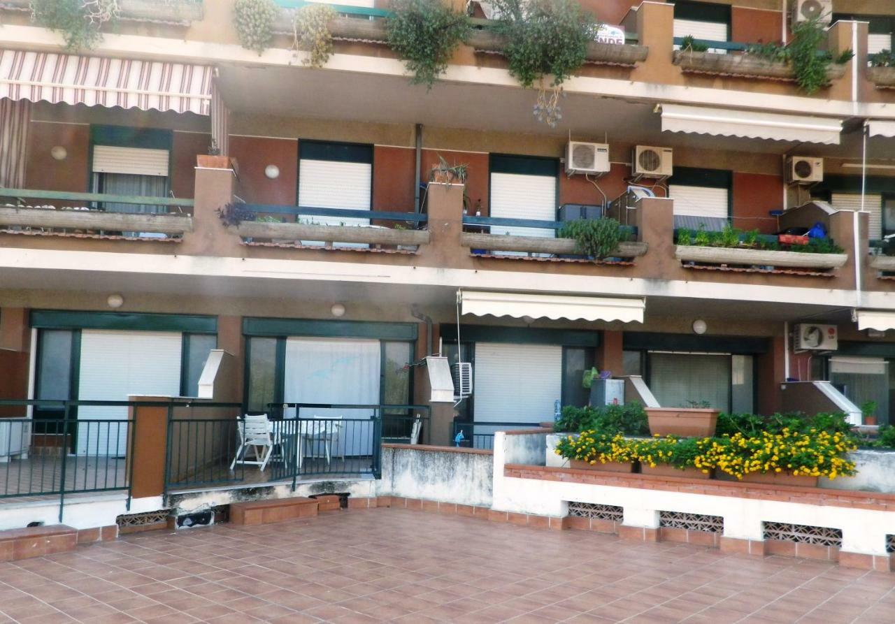 Pietre Nere Aparthotel Giardini Naxos Ngoại thất bức ảnh